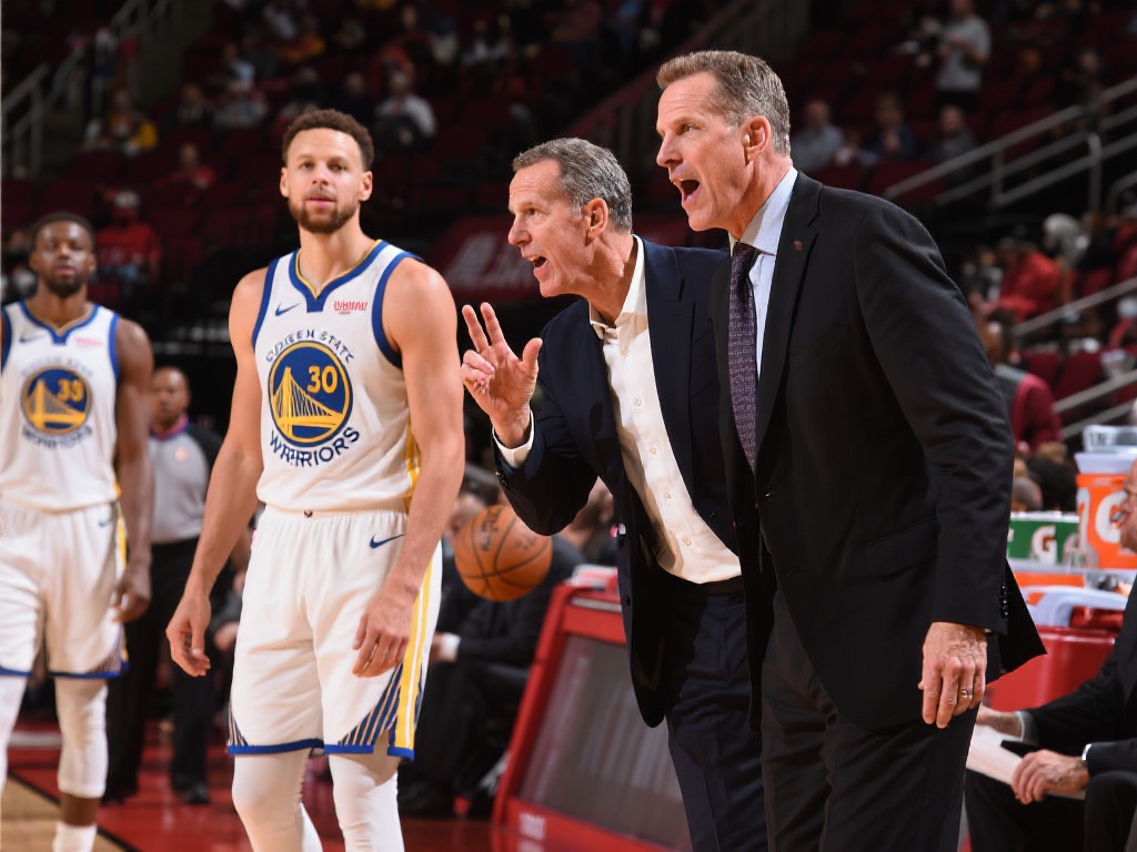 除了球星的对决，两队教练组的战术安排同样